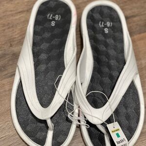 Womens sandals size 6-7